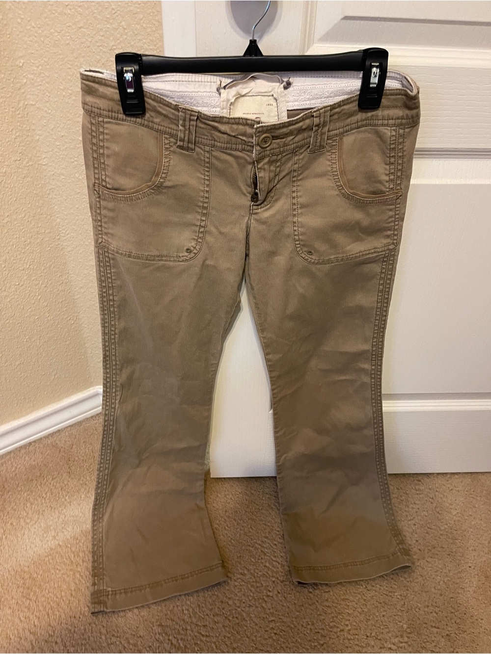Hollister Khaki Crop Bootcut Jeans size 3s